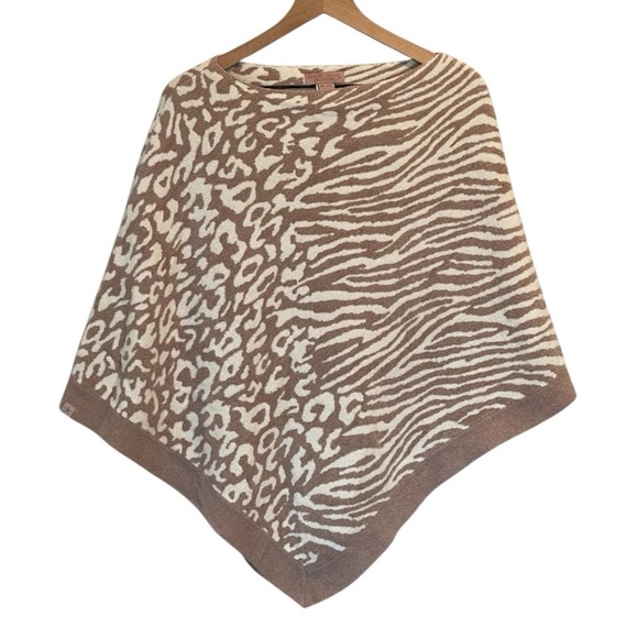 Barefoot Dreams Cozy Chic Ultra Lite Poncho, Tan/Beige Animal Print, One Size - Picture 2 of 13